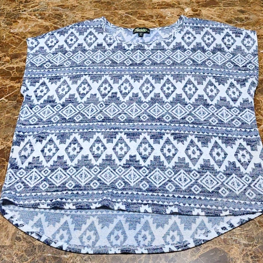 Sleeveless light weight sweater